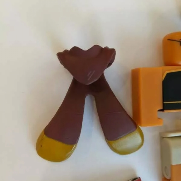 Roblox Series 10 Mystery Box Kingdom Simulator: Rogue Includes Virtual code - Picture 5 of 6